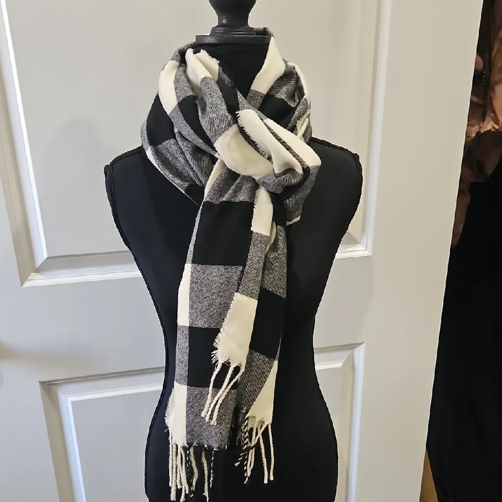 Summer & Rose Black and White Plaid Scarf / Shawl - Picture 6 of 6
